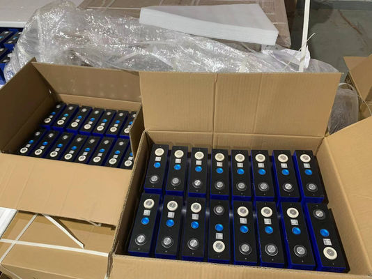 3.2V 100Ah LiFePO4 Célula prismática EVE Batería de almacenamiento de energía solar para el hogar